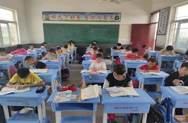 特别的礼物！130套“爱心桌椅”送进安徽颍上海鸥培基希望小学